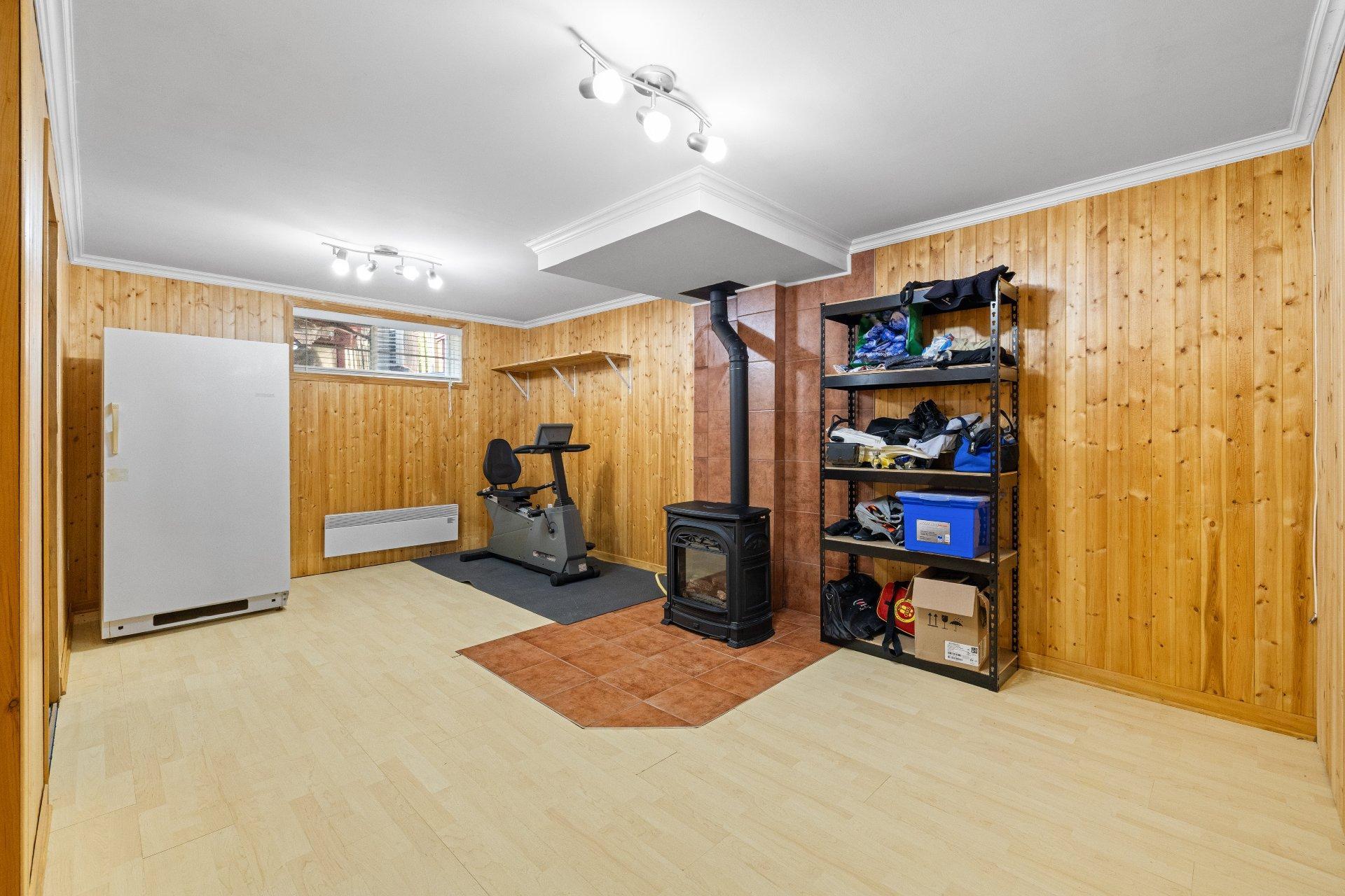 









4650


Rue André-Laurendeau

,
Boisbriand,




QC
J7H1R2

