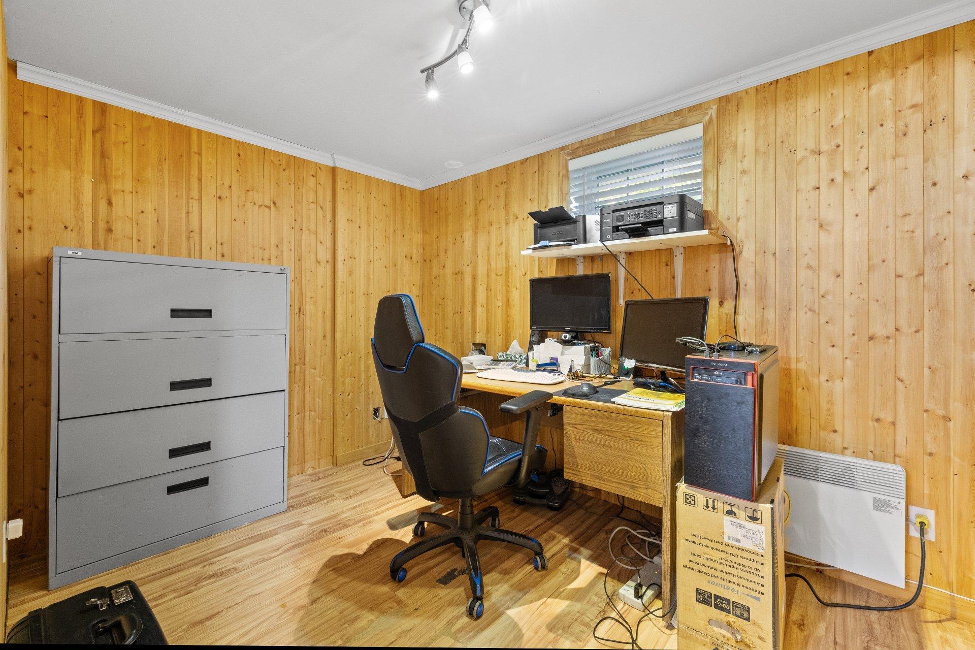 









4650


Rue André-Laurendeau

,
Boisbriand,




QC
J7H1R2

