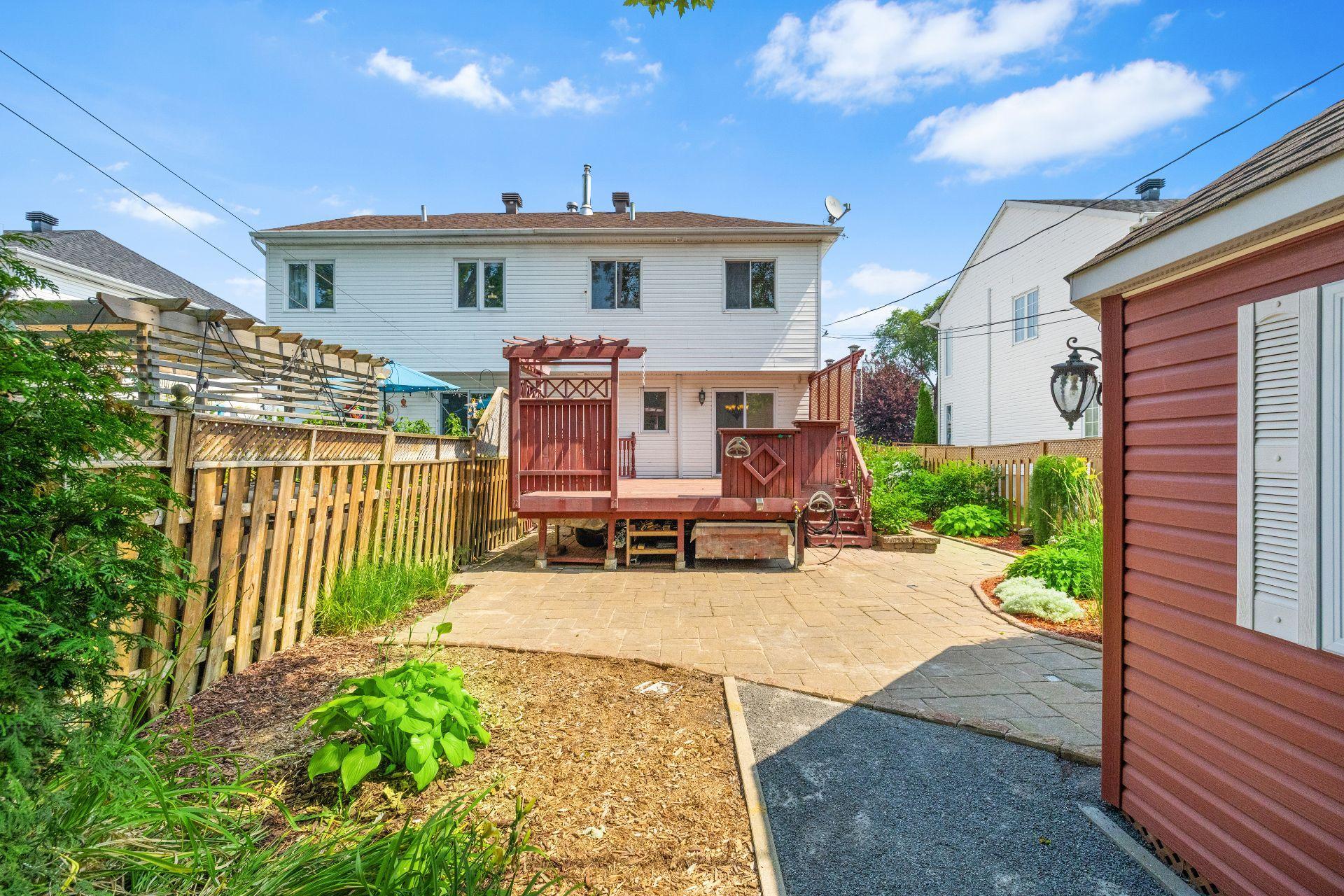 









4650


Rue André-Laurendeau

,
Boisbriand,




QC
J7H1R2

