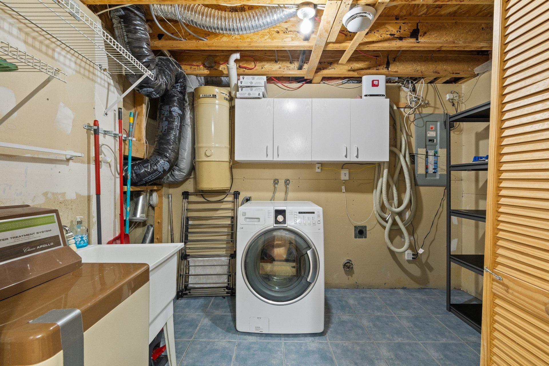 









4650


Rue André-Laurendeau

,
Boisbriand,




QC
J7H1R2

