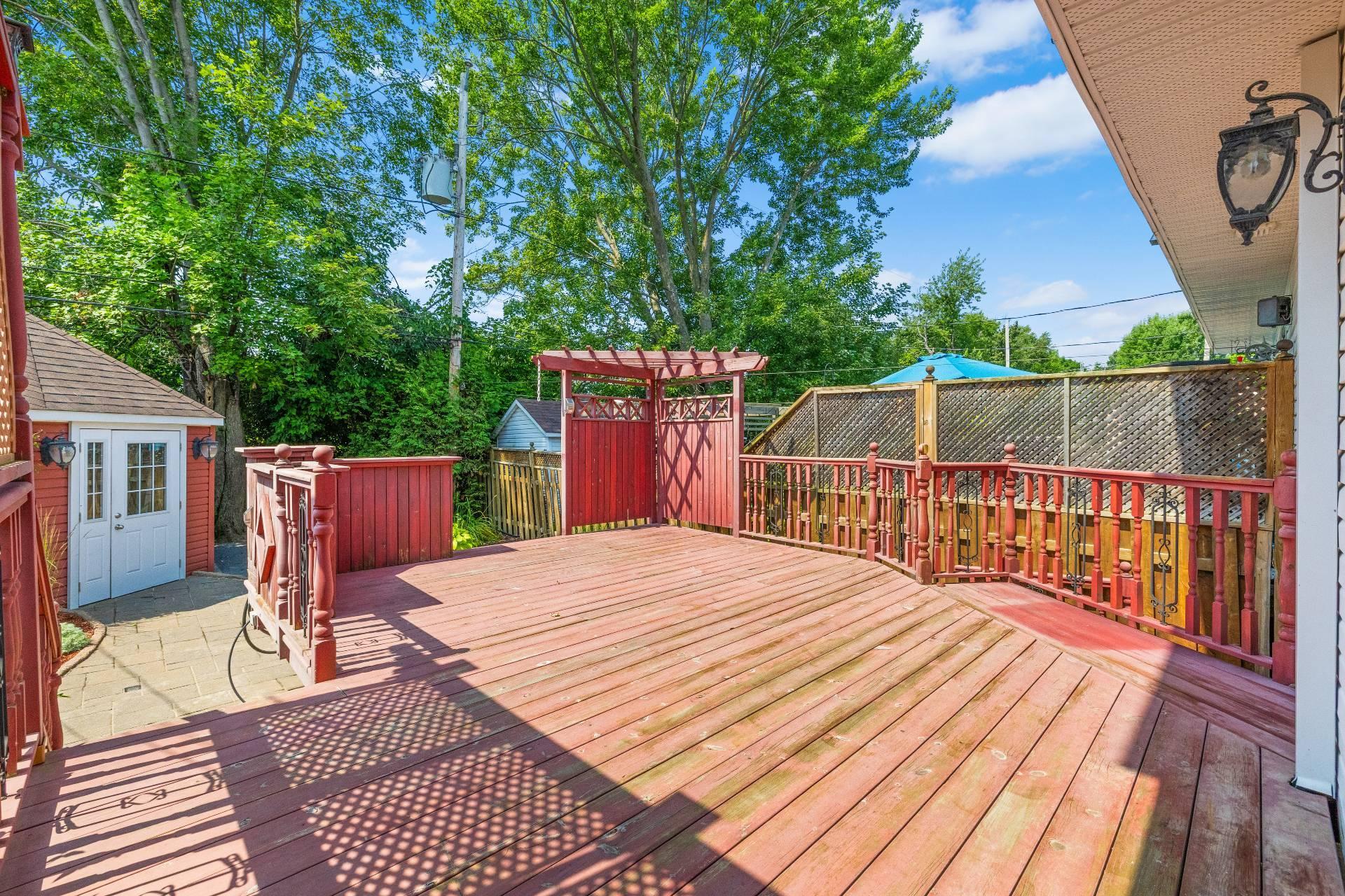 









4650


Rue André-Laurendeau

,
Boisbriand,




QC
J7H1R2

