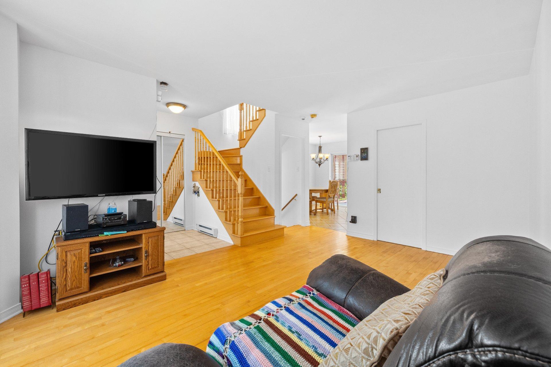 









4650


Rue André-Laurendeau

,
Boisbriand,




QC
J7H1R2

