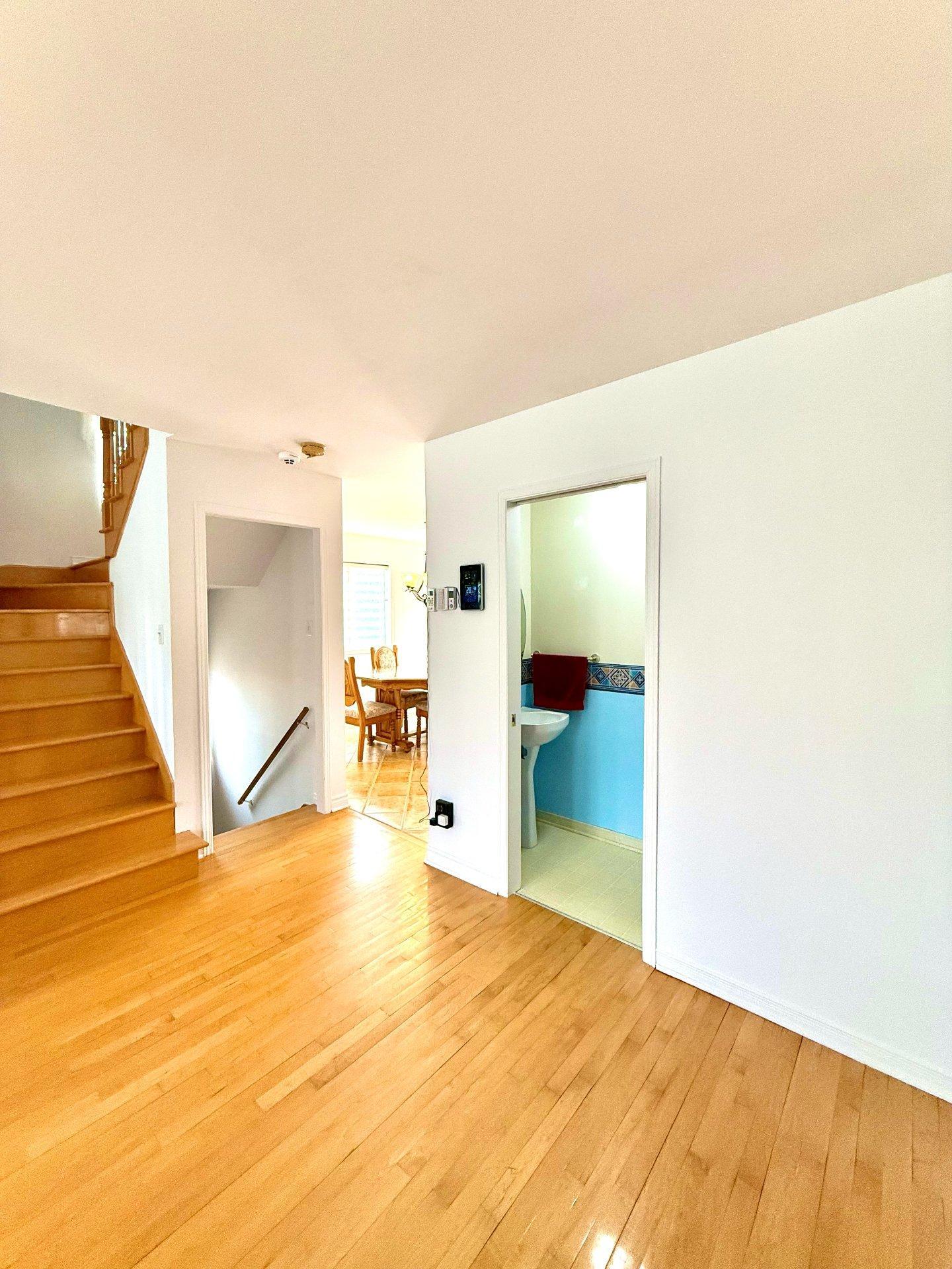 









4650


Rue André-Laurendeau

,
Boisbriand,




QC
J7H1R2

