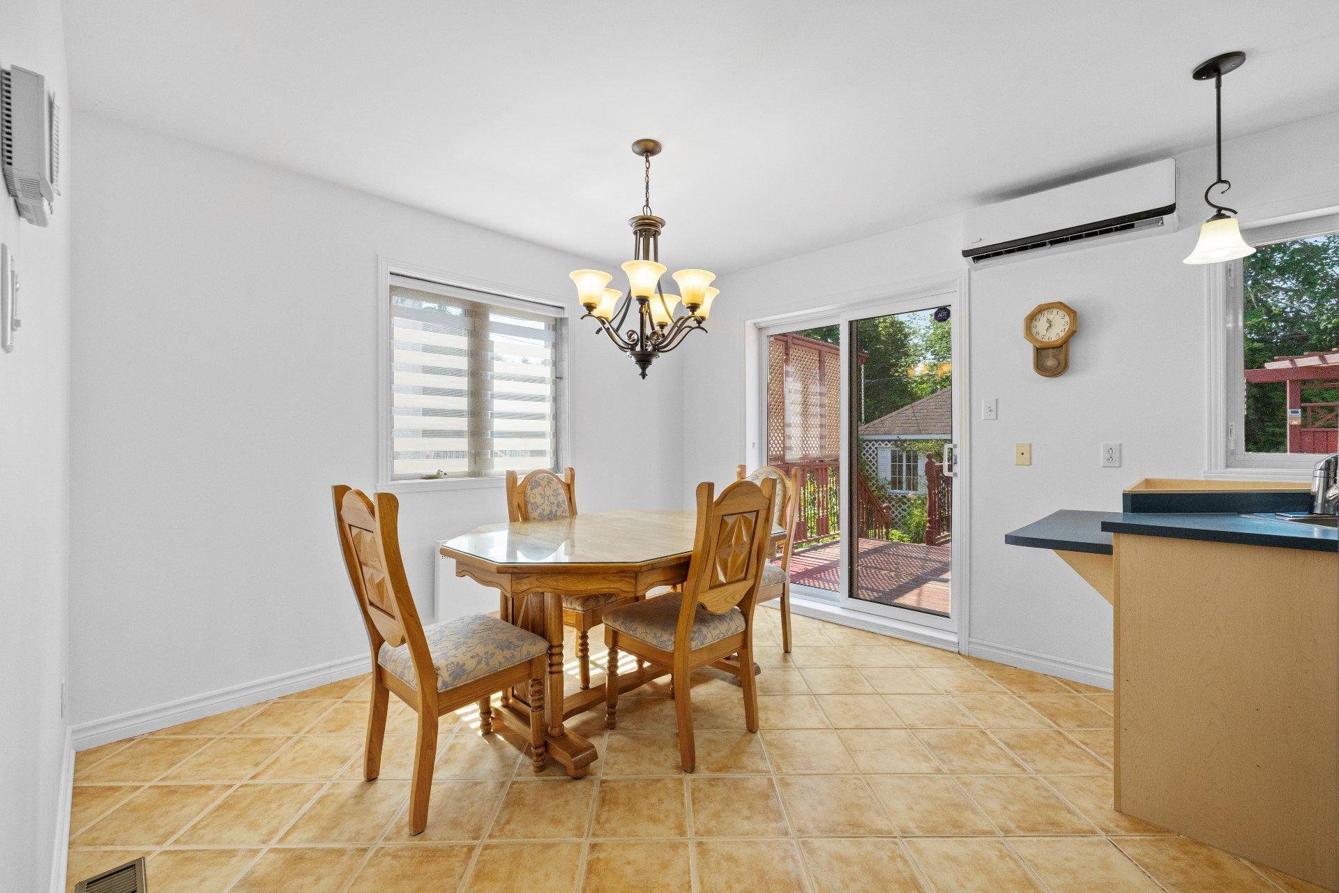 









4650


Rue André-Laurendeau

,
Boisbriand,




QC
J7H1R2

