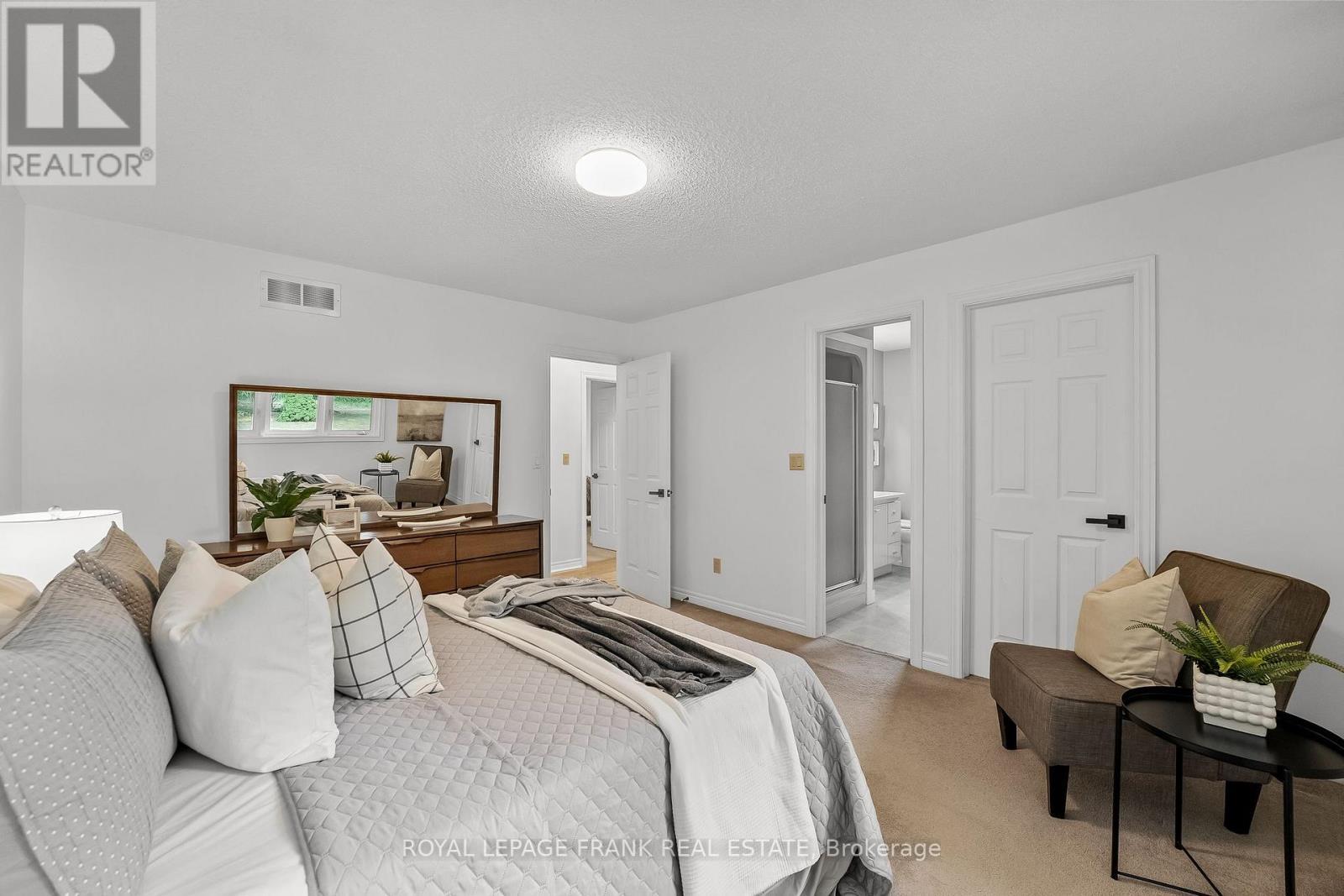 












3311 ZION ROAD

,
Port Hope,




Ontario
L1A3V7

