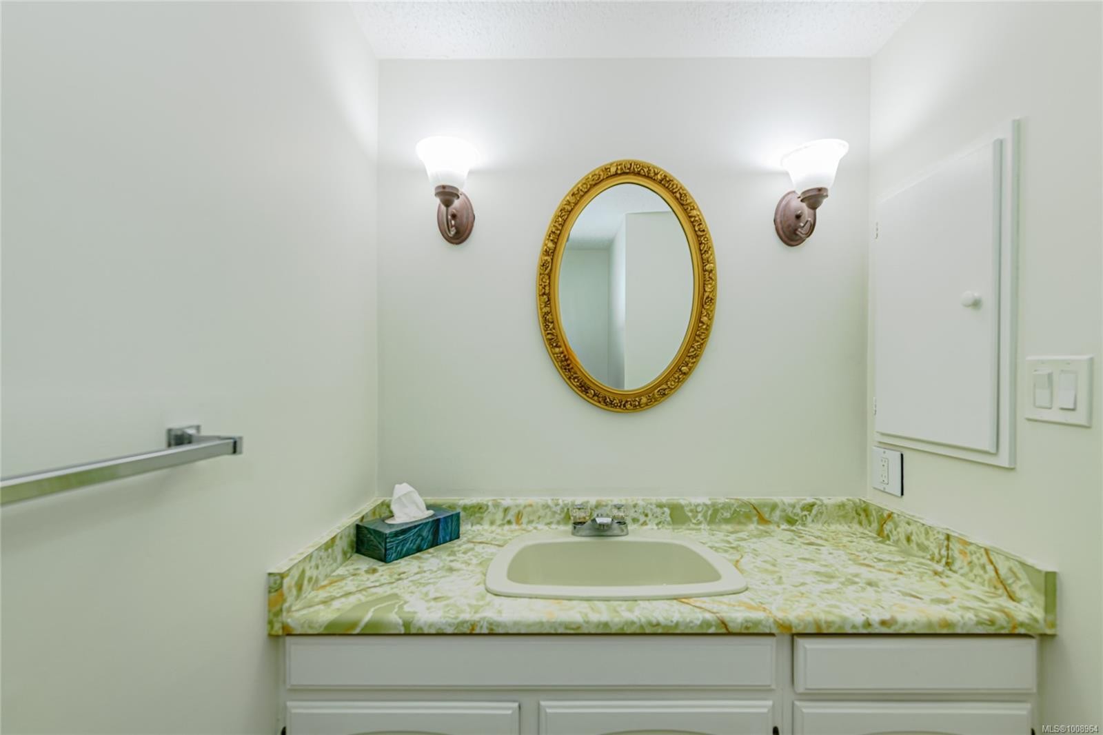 









1875


Lansdowne

Rd, 201,
Saanich,




BC
V8P 1A9

