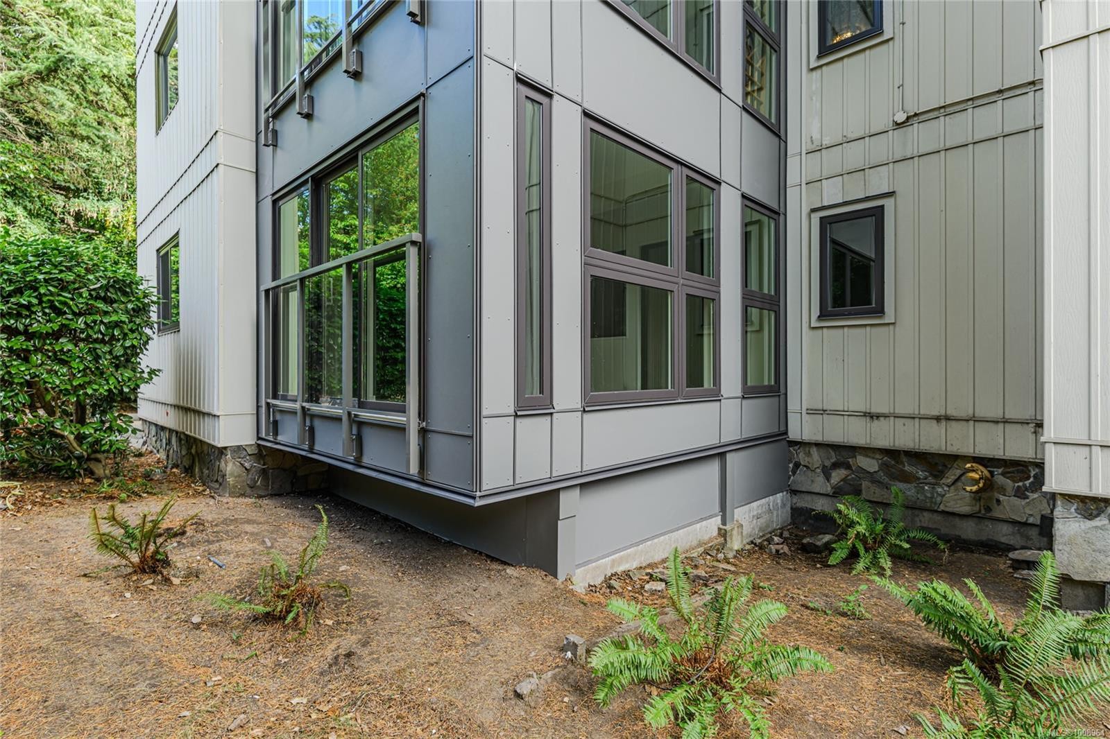 









1875


Lansdowne

Rd, 201,
Saanich,




BC
V8P 1A9

