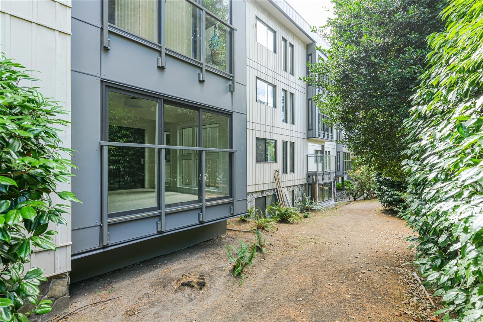 









1875


Lansdowne

Rd, 201,
Saanich,




BC
V8P 1A9


