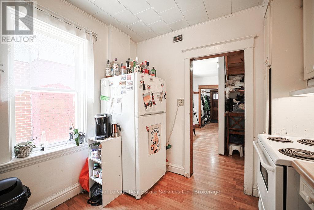 












1105 KING STREET W

,
Hamilton (Westdale),




Ontario
L8S1L8

