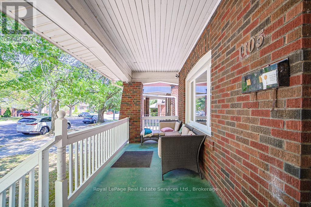 












1105 KING STREET W

,
Hamilton (Westdale),




Ontario
L8S1L8

