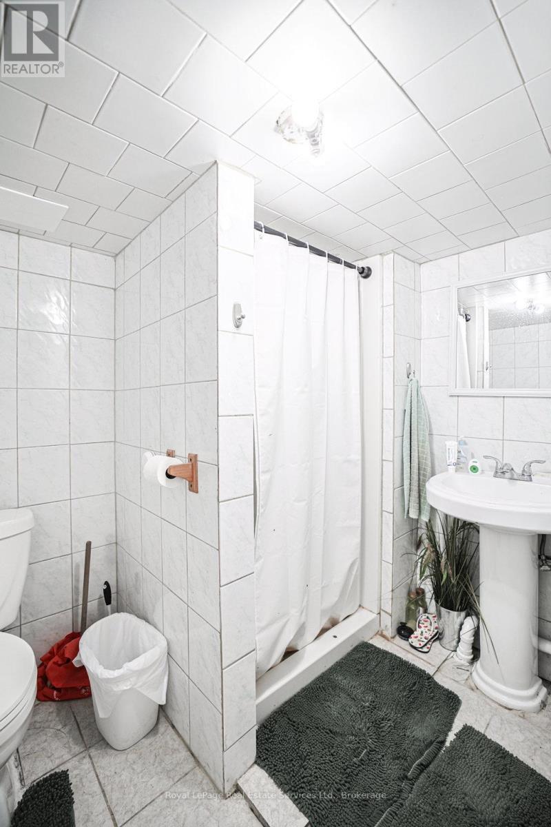 












1105 KING STREET W

,
Hamilton (Westdale),




Ontario
L8S1L8

