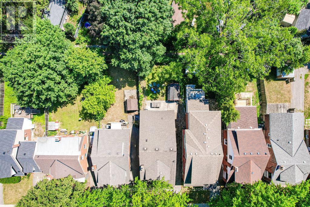 












1105 KING STREET W

,
Hamilton (Westdale),




Ontario
L8S1L8

