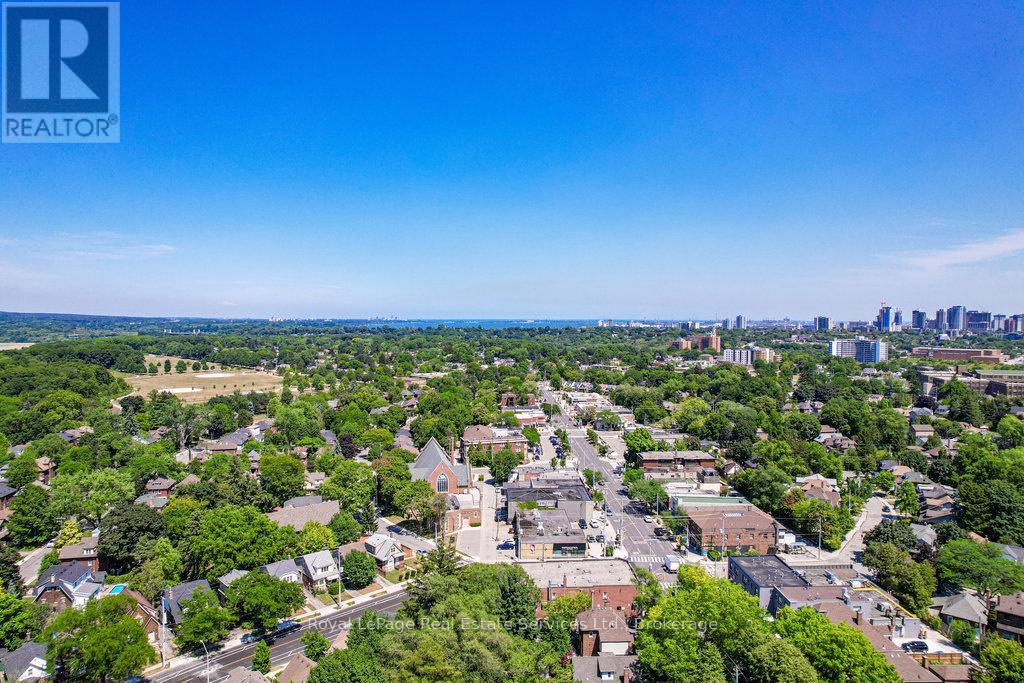 












1105 KING STREET W

,
Hamilton (Westdale),




Ontario
L8S1L8

