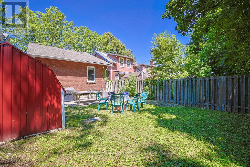 












1105 KING STREET W

,
Hamilton (Westdale),




Ontario
L8S1L8

