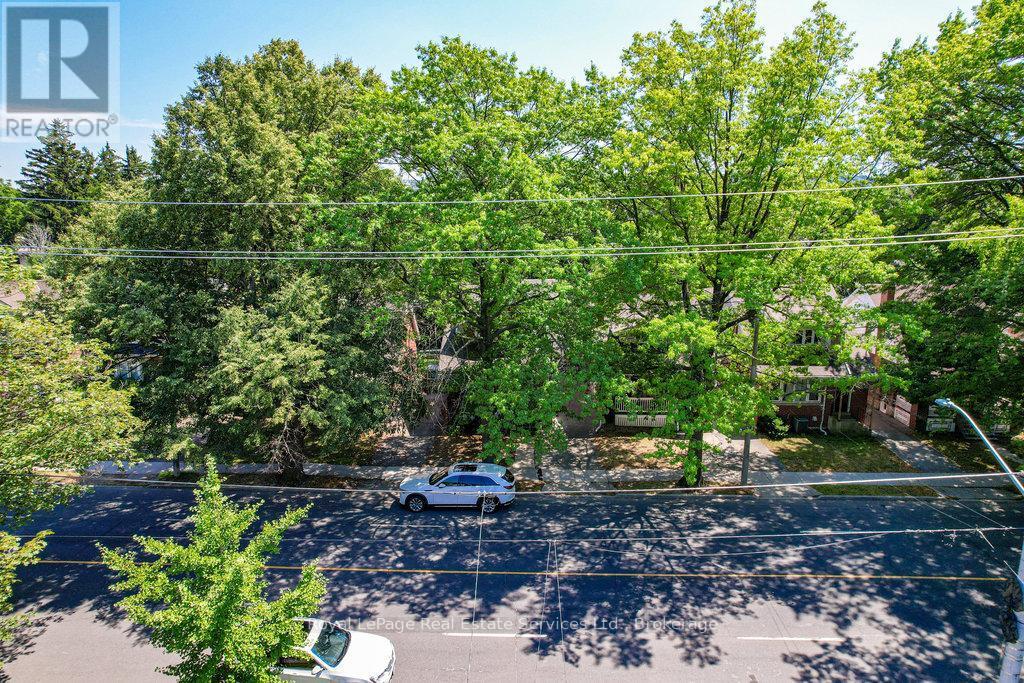 












1105 KING STREET W

,
Hamilton (Westdale),




Ontario
L8S1L8

