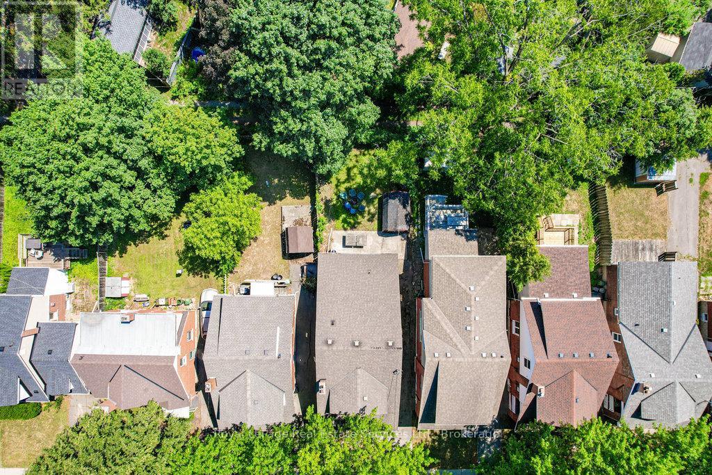 












1105 KING STREET W

,
Hamilton (Westdale),




Ontario
L8S1L8

