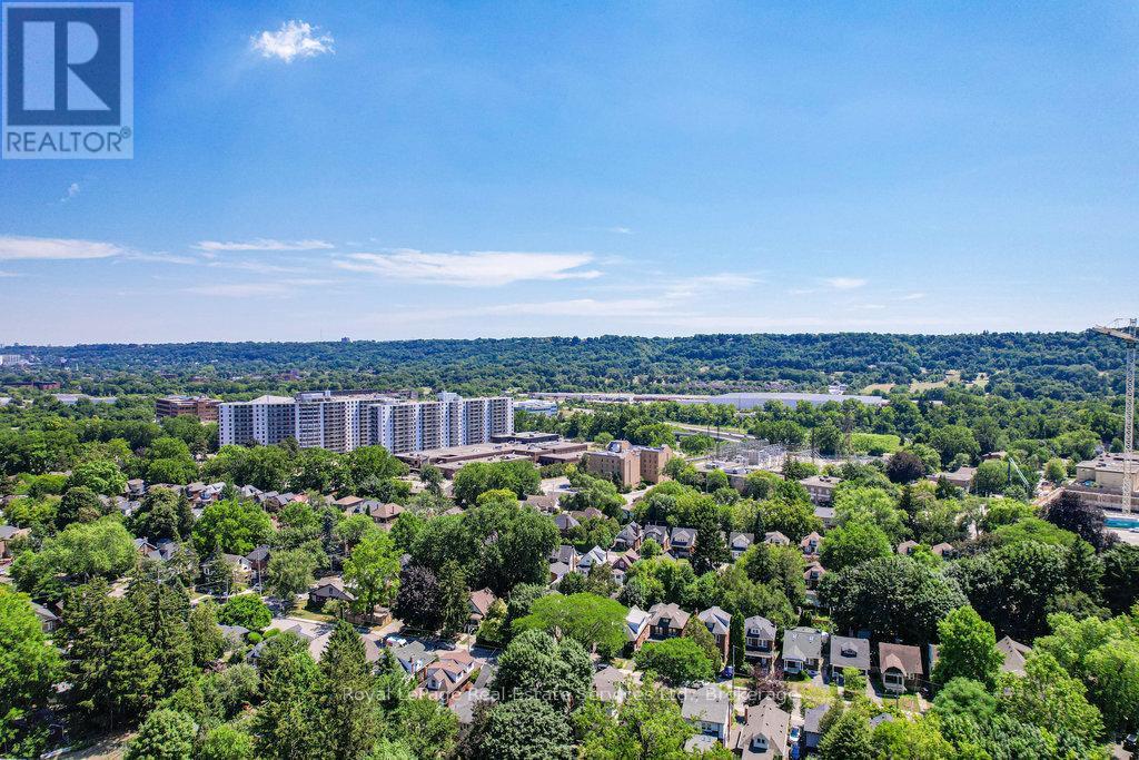 












1105 KING STREET W

,
Hamilton (Westdale),




Ontario
L8S1L8

