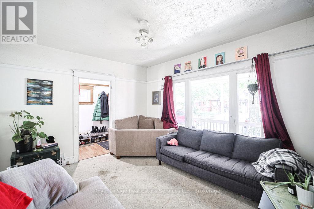 












1105 KING STREET W

,
Hamilton (Westdale),




Ontario
L8S1L8

