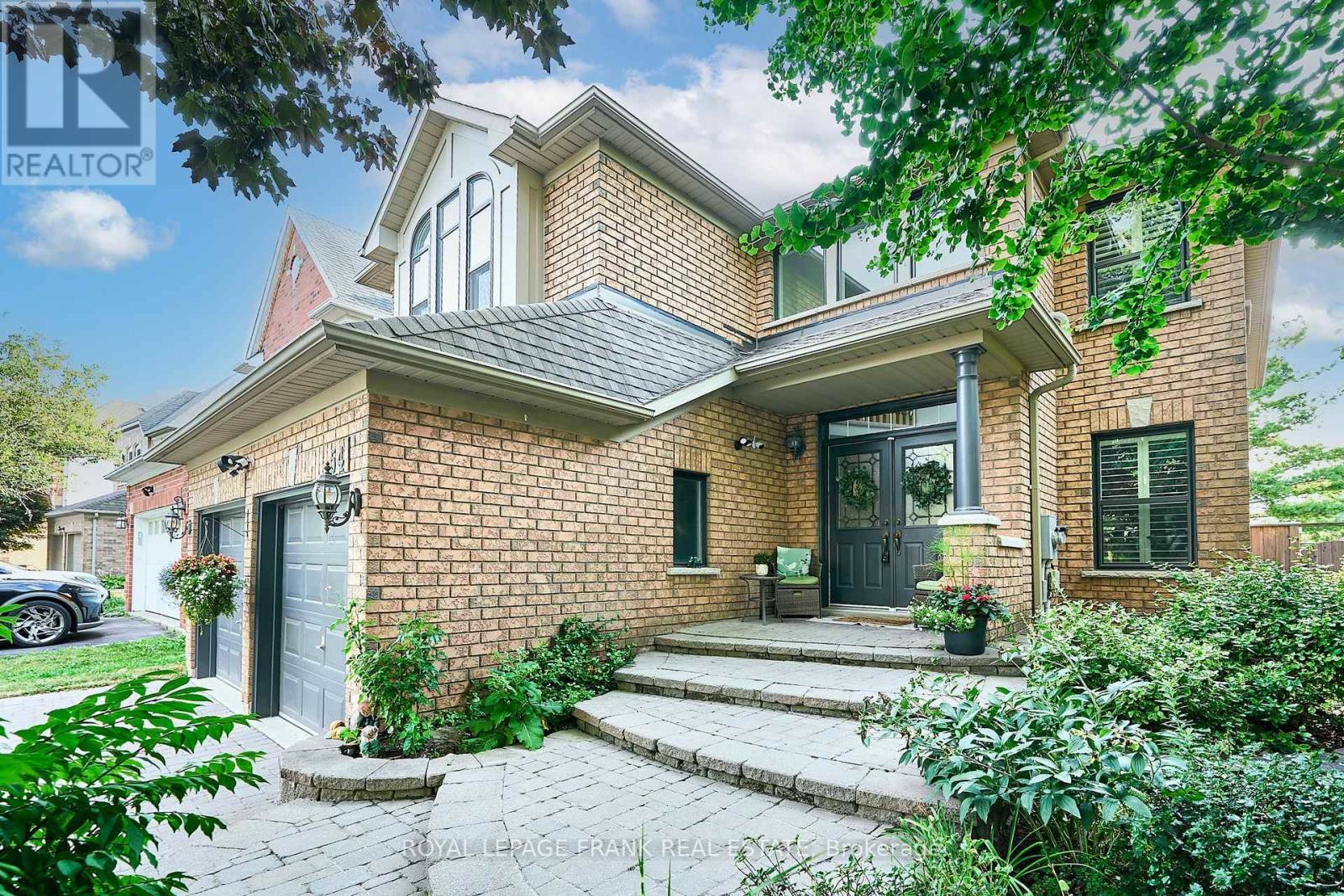 












54 GARTSHORE DRIVE

,
Whitby (Williamsburg),




Ontario
L1P1N6

