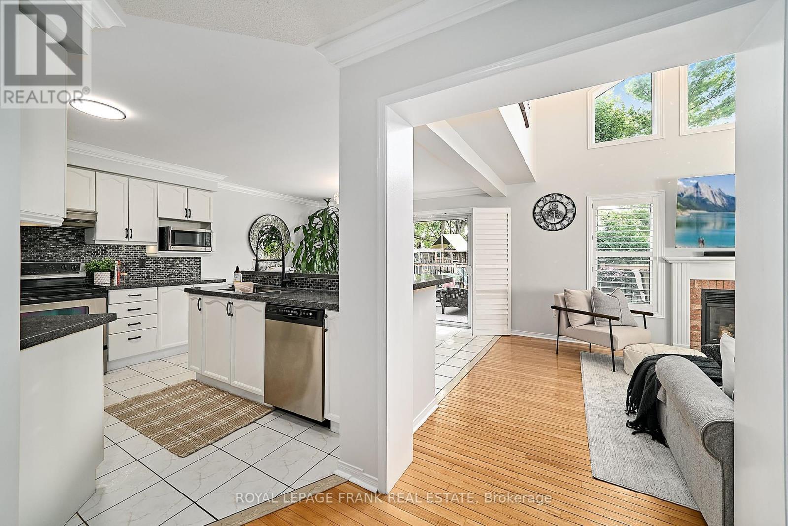 












54 GARTSHORE DRIVE

,
Whitby (Williamsburg),




Ontario
L1P1N6

