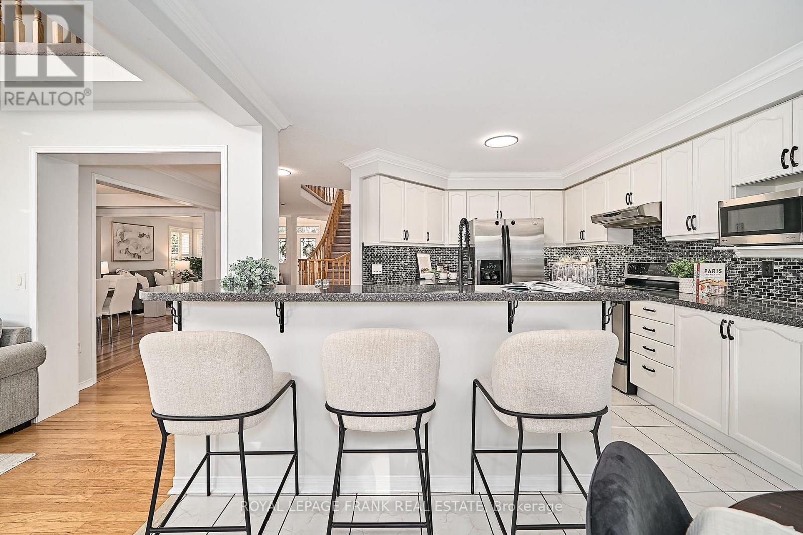 












54 GARTSHORE DRIVE

,
Whitby (Williamsburg),




Ontario
L1P1N6

