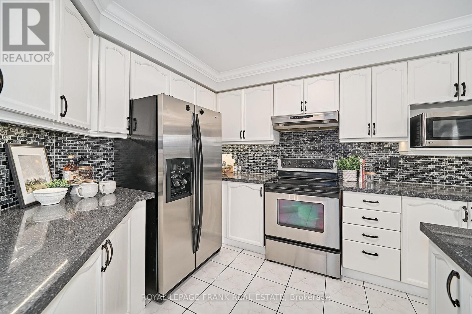 












54 GARTSHORE DRIVE

,
Whitby (Williamsburg),




Ontario
L1P1N6

