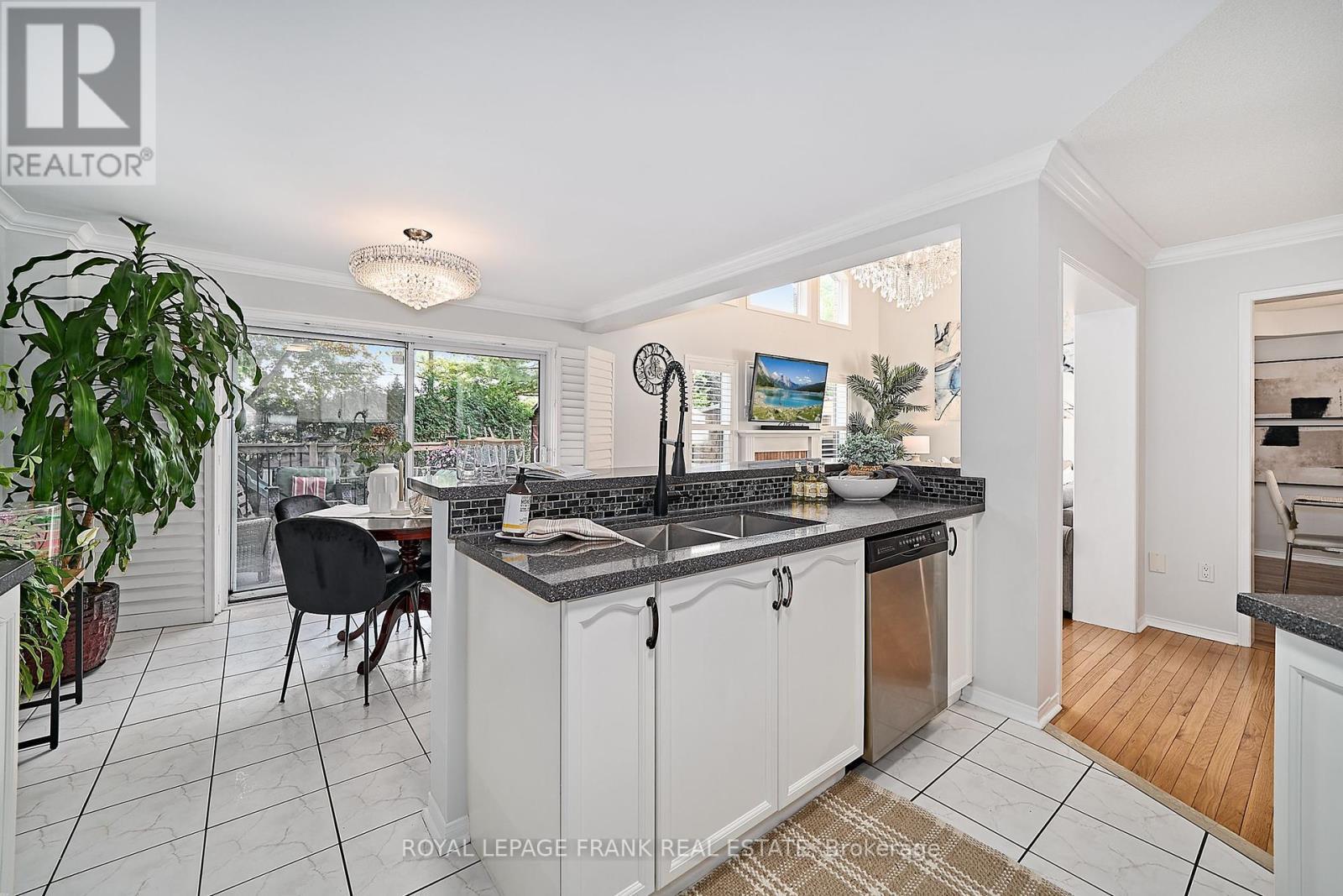 












54 GARTSHORE DRIVE

,
Whitby (Williamsburg),




Ontario
L1P1N6

