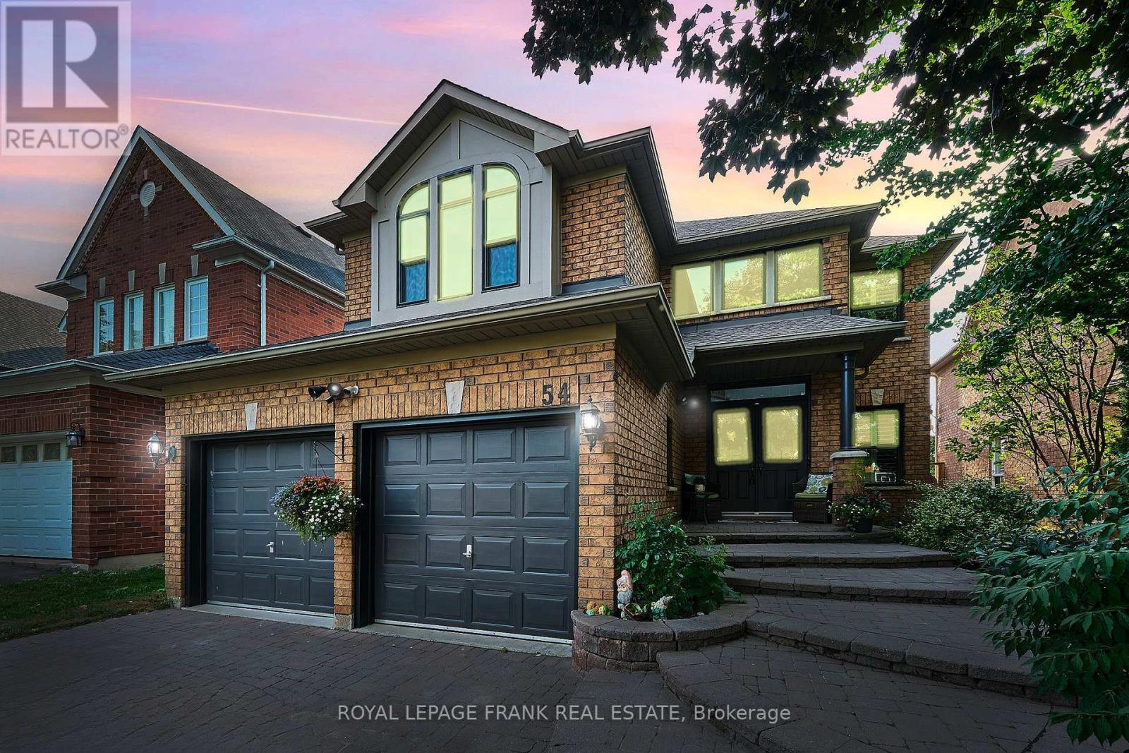 












54 GARTSHORE DRIVE

,
Whitby (Williamsburg),




Ontario
L1P1N6

