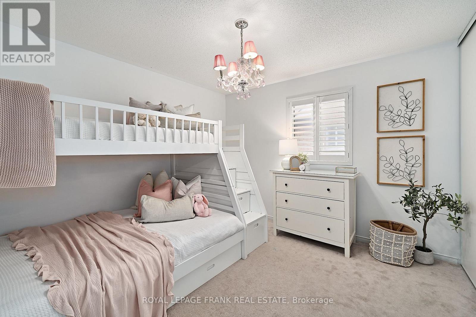 












54 GARTSHORE DRIVE

,
Whitby (Williamsburg),




Ontario
L1P1N6

