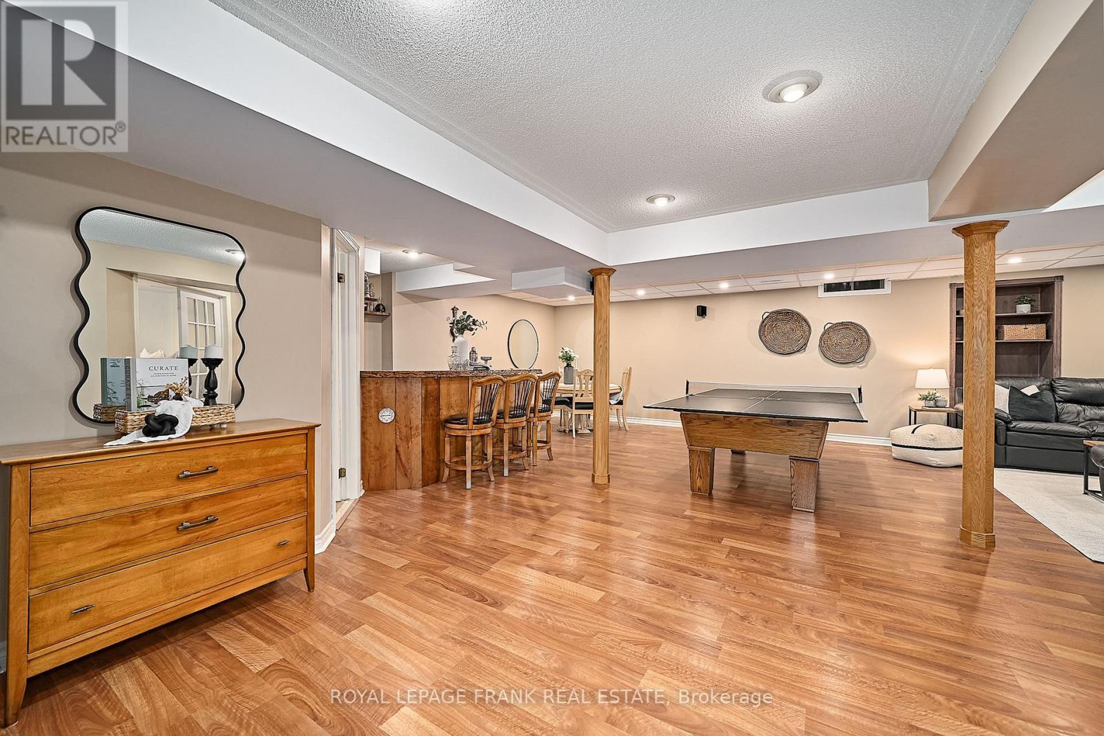 












54 GARTSHORE DRIVE

,
Whitby (Williamsburg),




Ontario
L1P1N6

