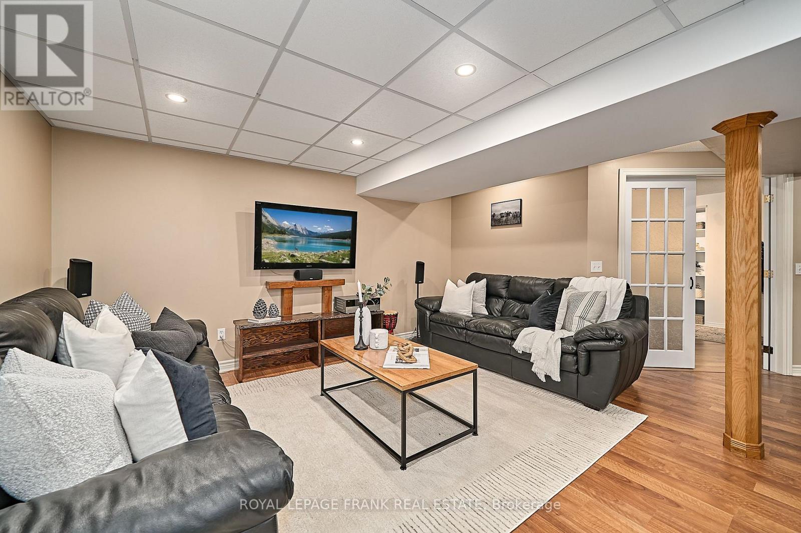 












54 GARTSHORE DRIVE

,
Whitby (Williamsburg),




Ontario
L1P1N6

