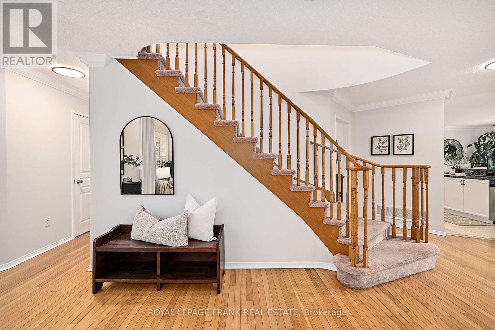 












54 GARTSHORE DRIVE

,
Whitby (Williamsburg),




Ontario
L1P1N6

