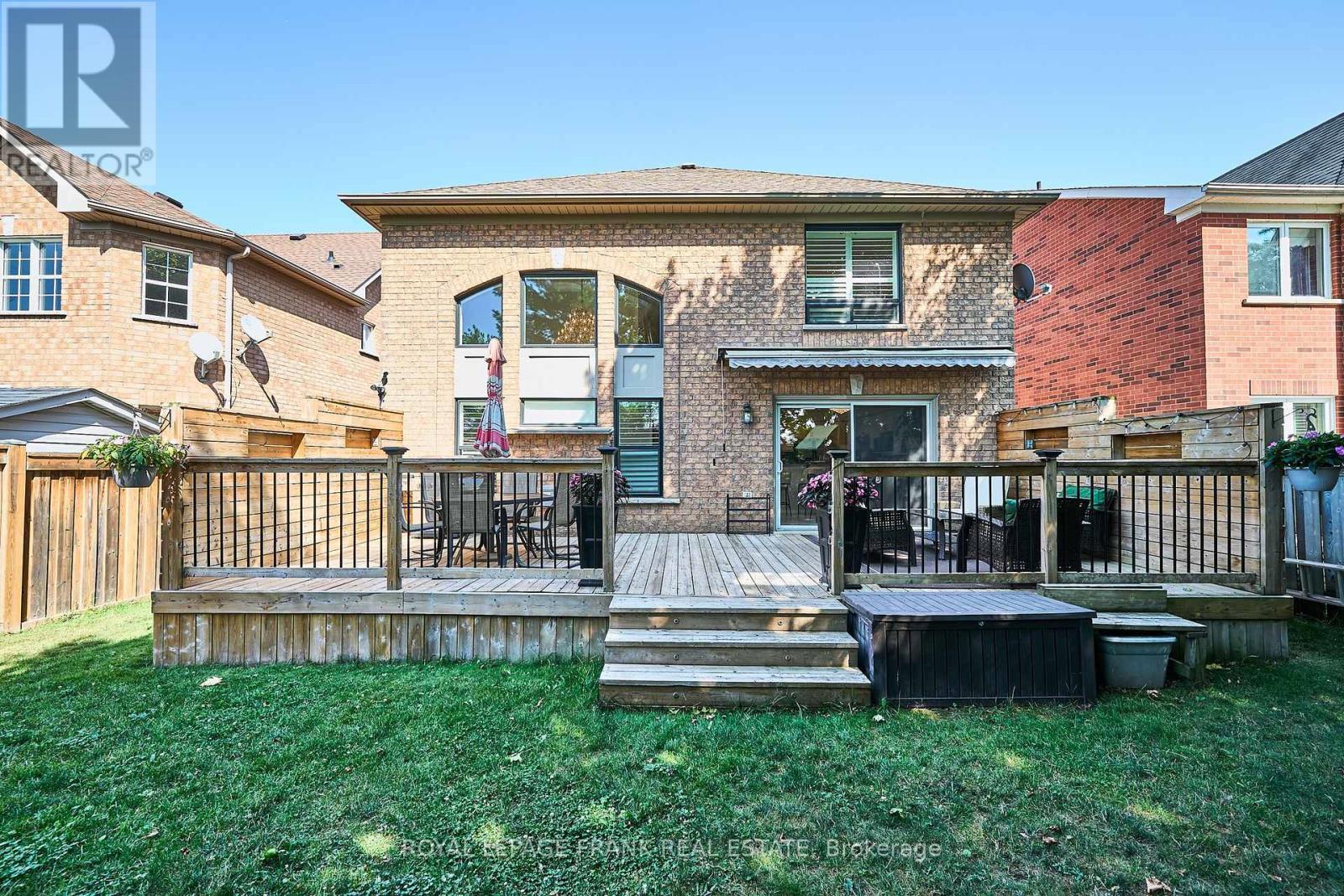 












54 GARTSHORE DRIVE

,
Whitby (Williamsburg),




Ontario
L1P1N6

