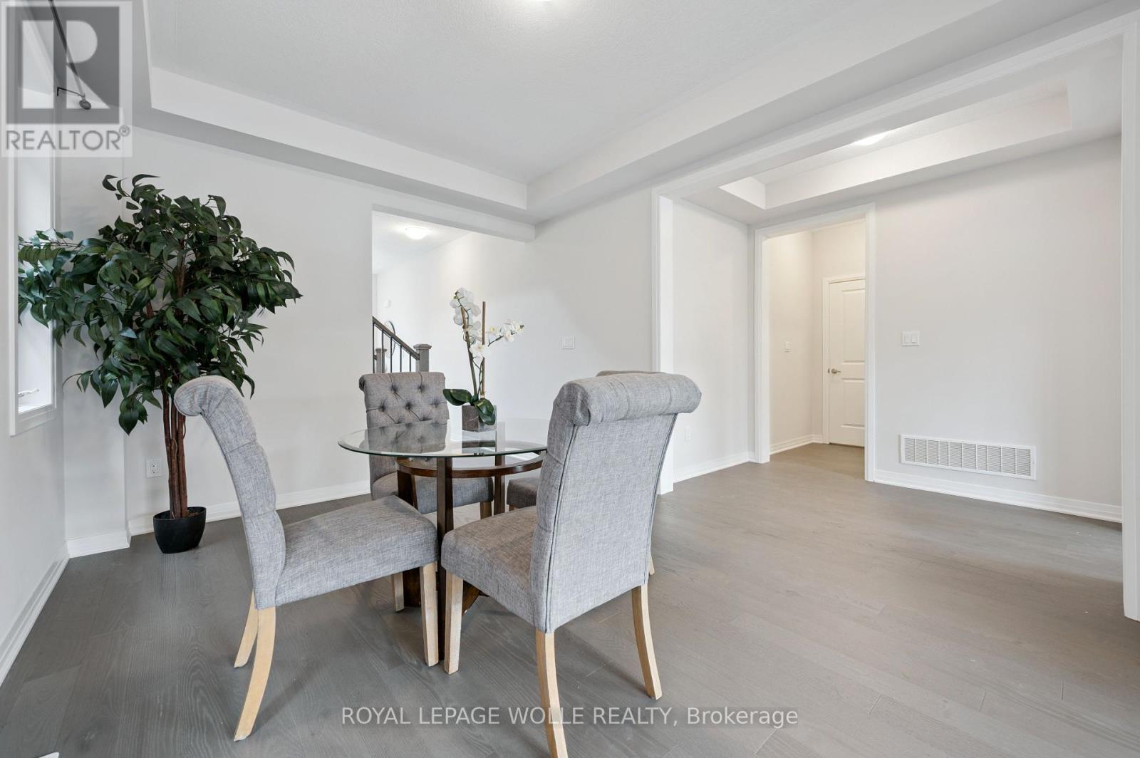












445 ROBERT WOOLNER STREET

,
North Dumfries,




Ontario
N0B1E0

