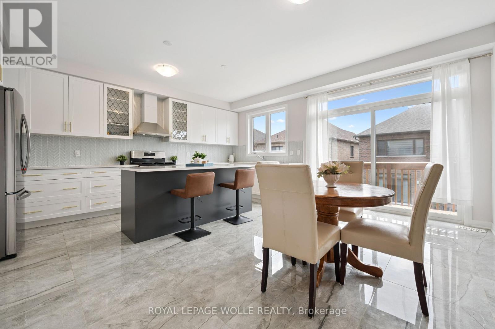 












445 ROBERT WOOLNER STREET

,
North Dumfries,




Ontario
N0B1E0

