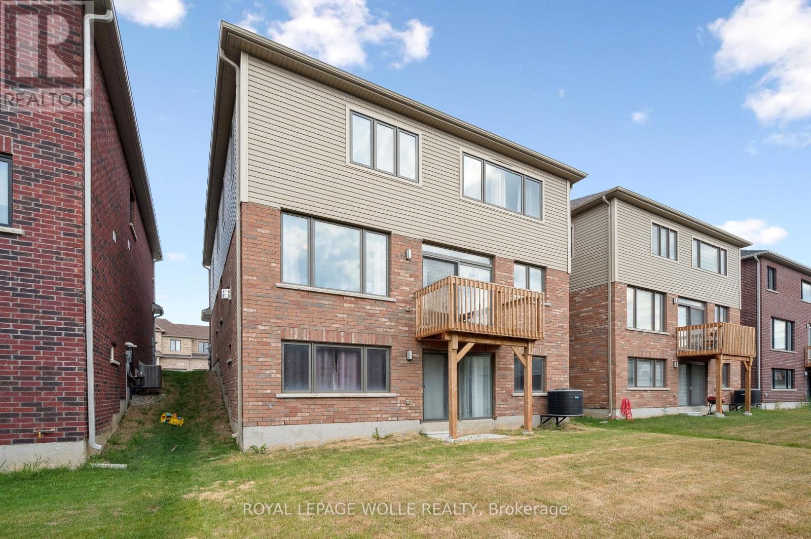 












445 ROBERT WOOLNER STREET

,
North Dumfries,




Ontario
N0B1E0

