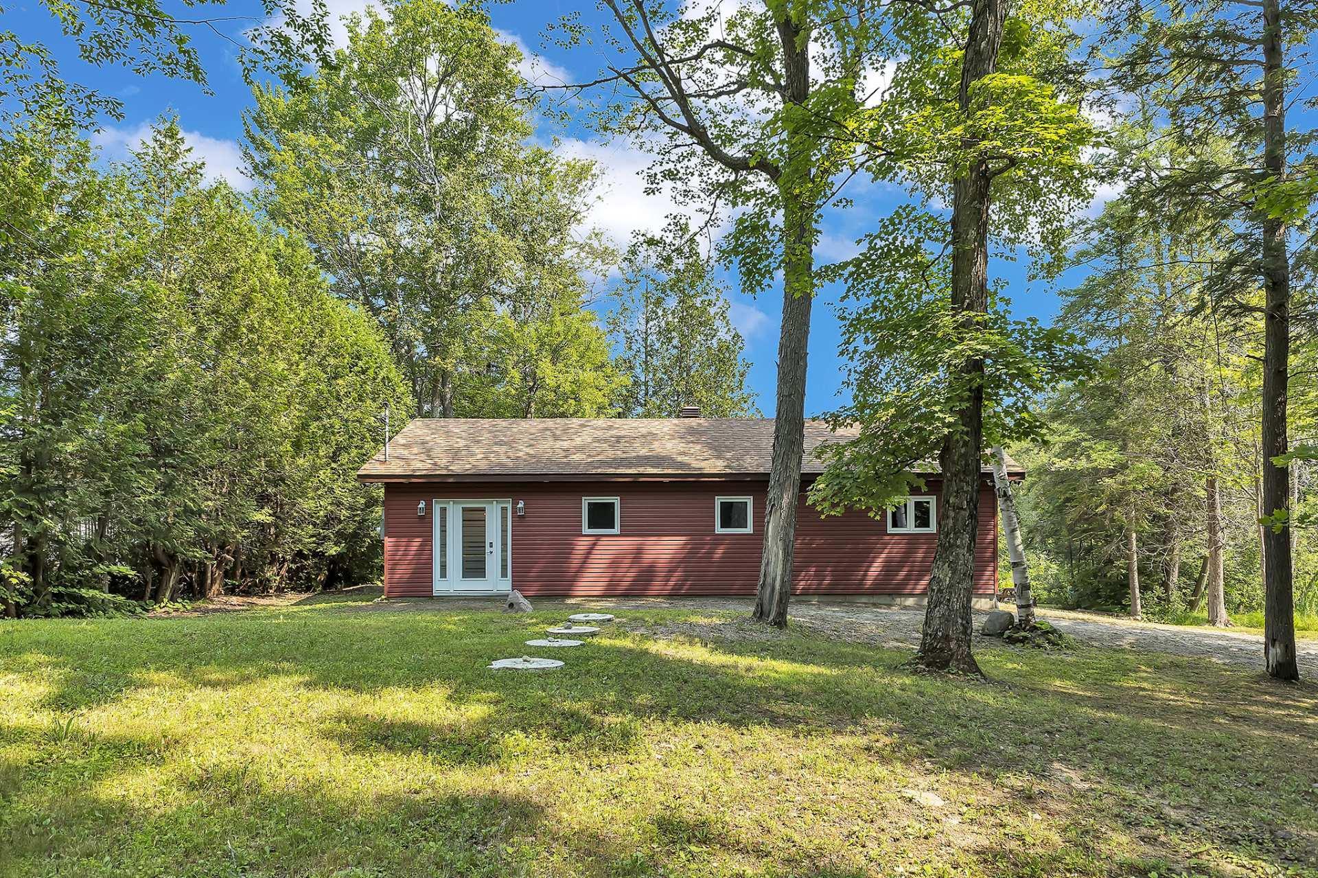 









132


Ch. du Lac-Achigan

,
Val-des-Monts,




QC
J8N1C5

