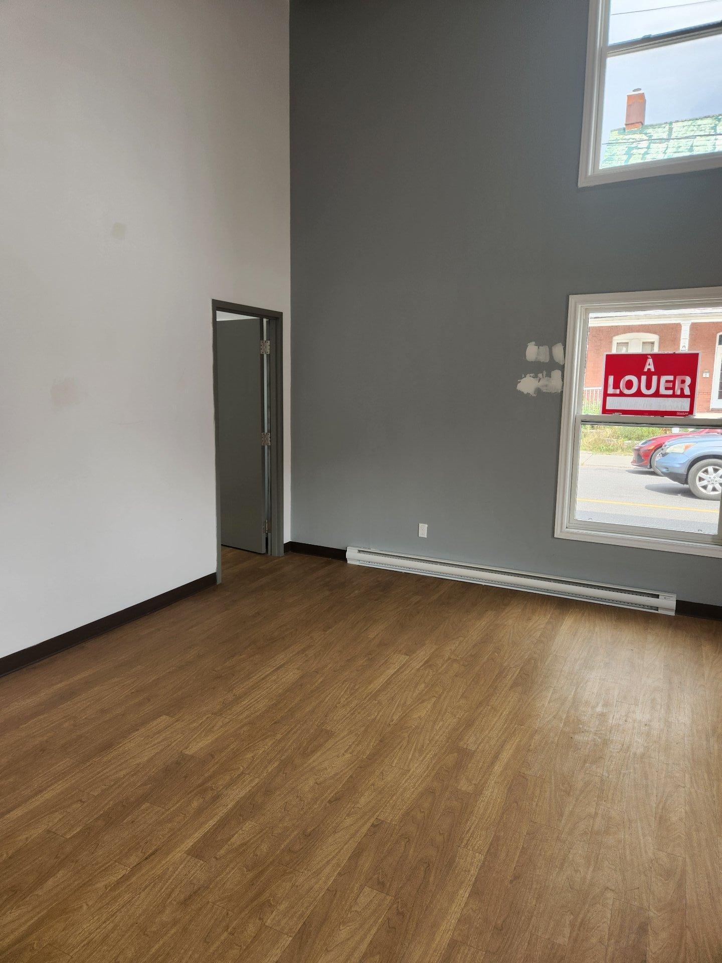 









116

 - A


Rue Maclaren E.

,
Gatineau (Buckingham),




QC
J8L1K1

