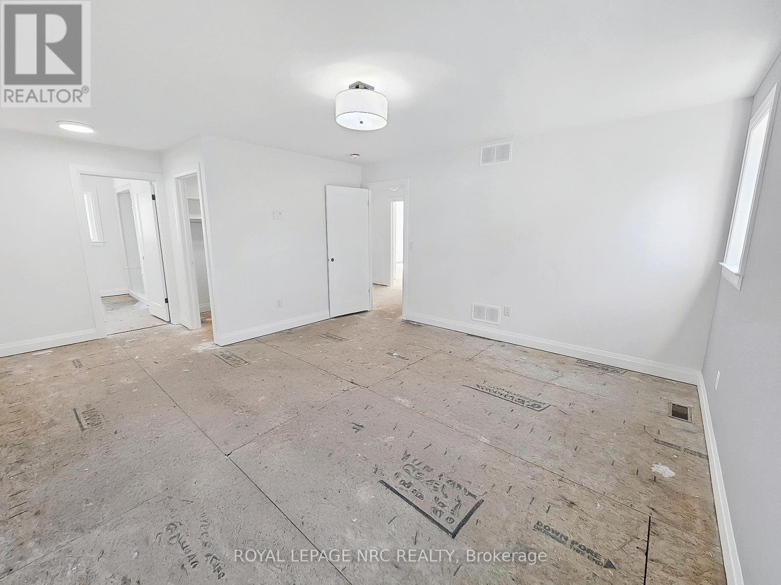 












4705 LEE AVENUE

,
Niagara Falls (Ascot),




Ontario
L2H1M7

