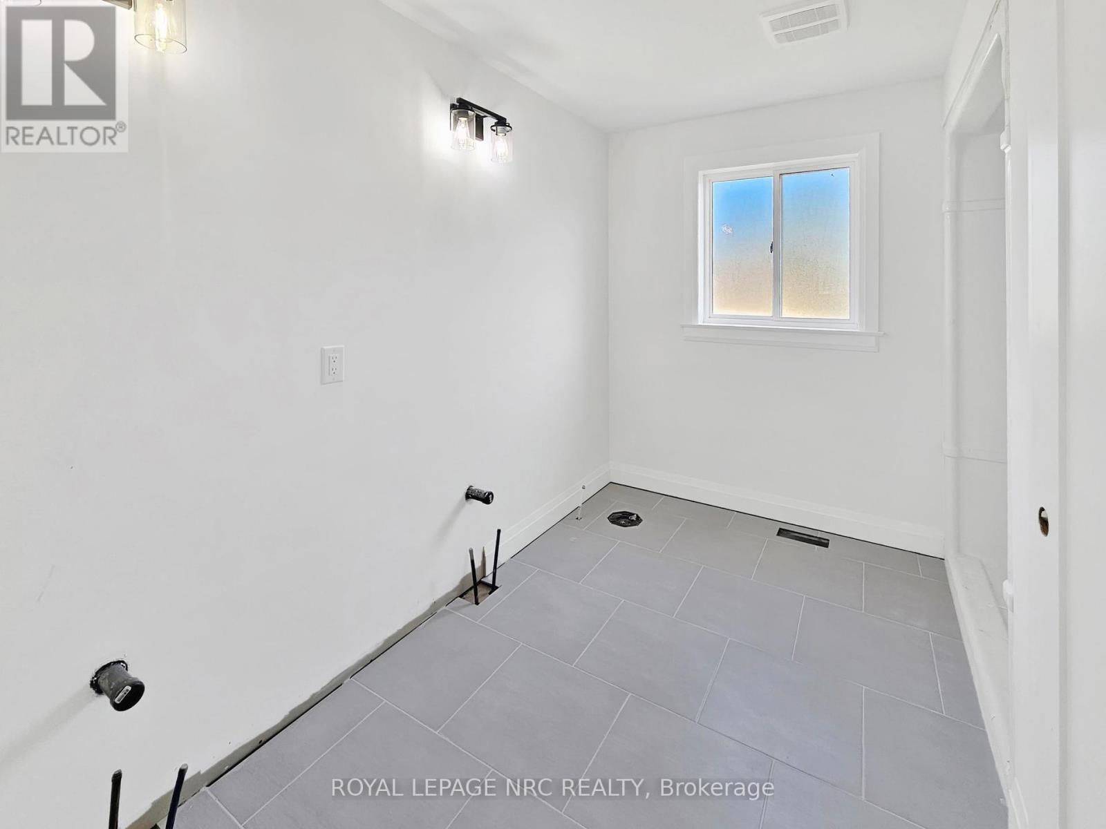 












4705 LEE AVENUE

,
Niagara Falls (Ascot),




Ontario
L2H1M7

