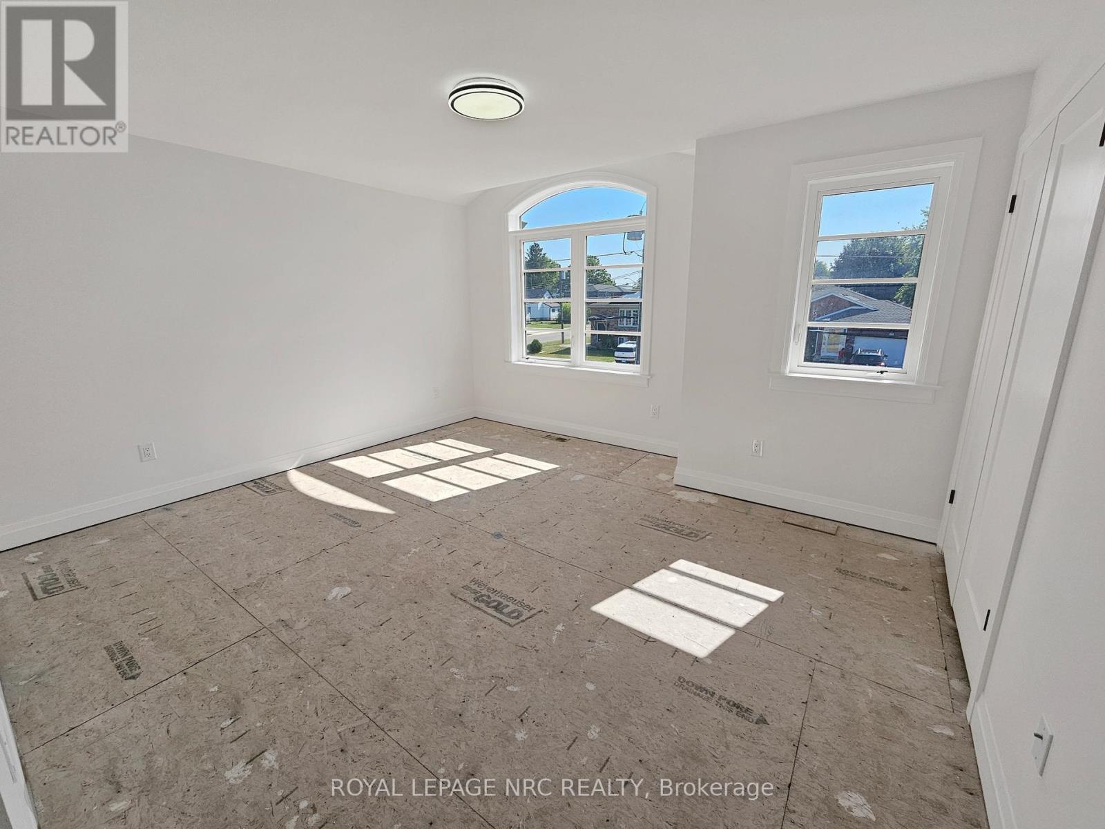 












4705 LEE AVENUE

,
Niagara Falls (Ascot),




Ontario
L2H1M7

