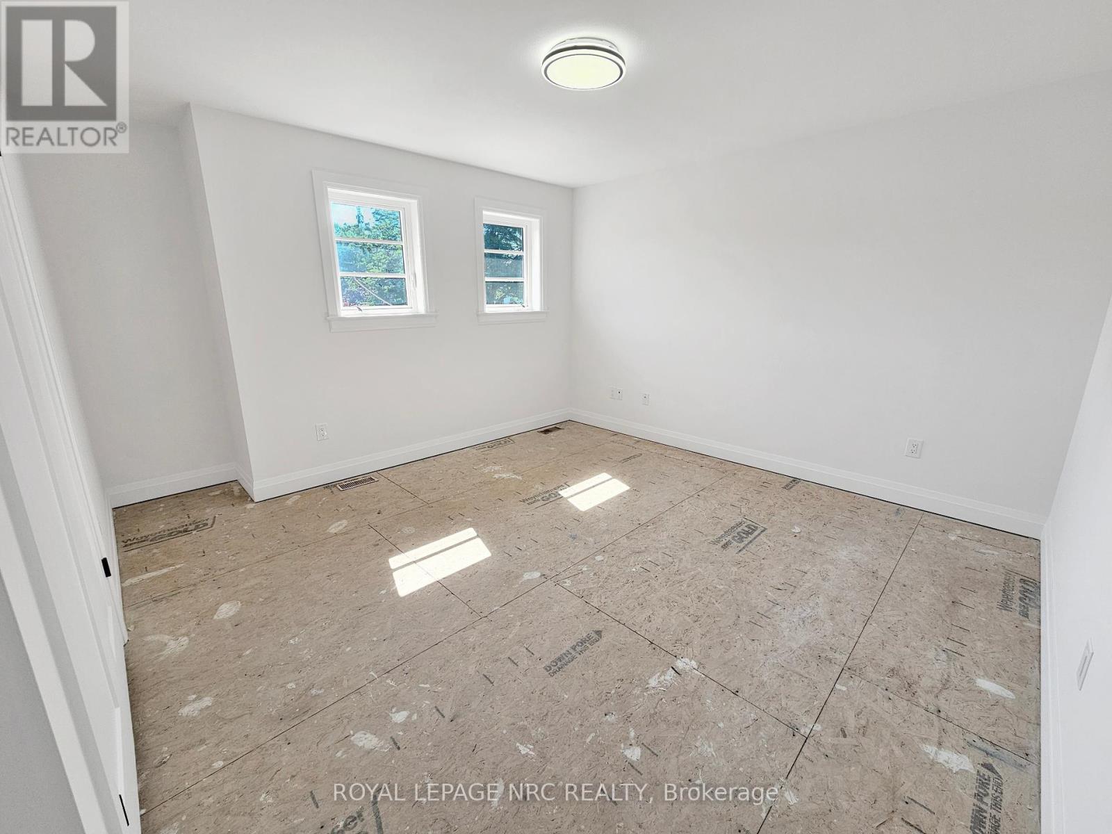 












4705 LEE AVENUE

,
Niagara Falls (Ascot),




Ontario
L2H1M7

