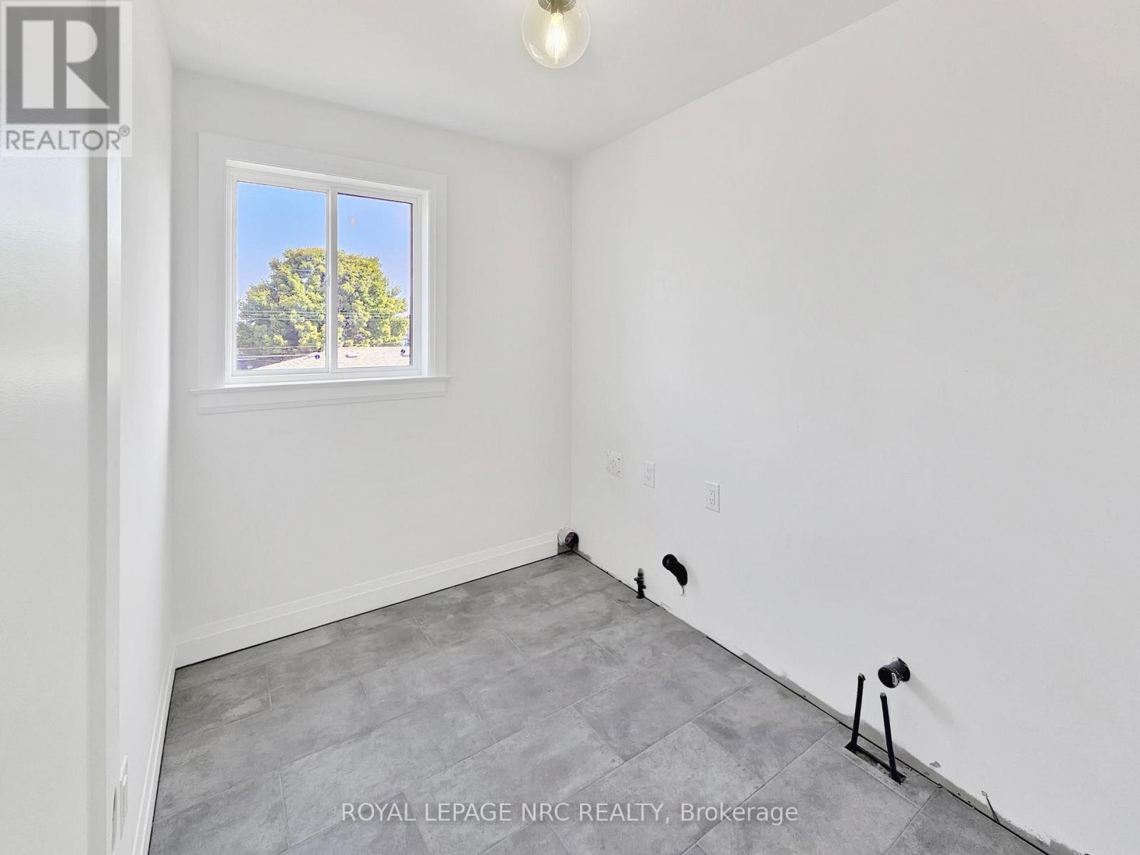 












4705 LEE AVENUE

,
Niagara Falls (Ascot),




Ontario
L2H1M7

