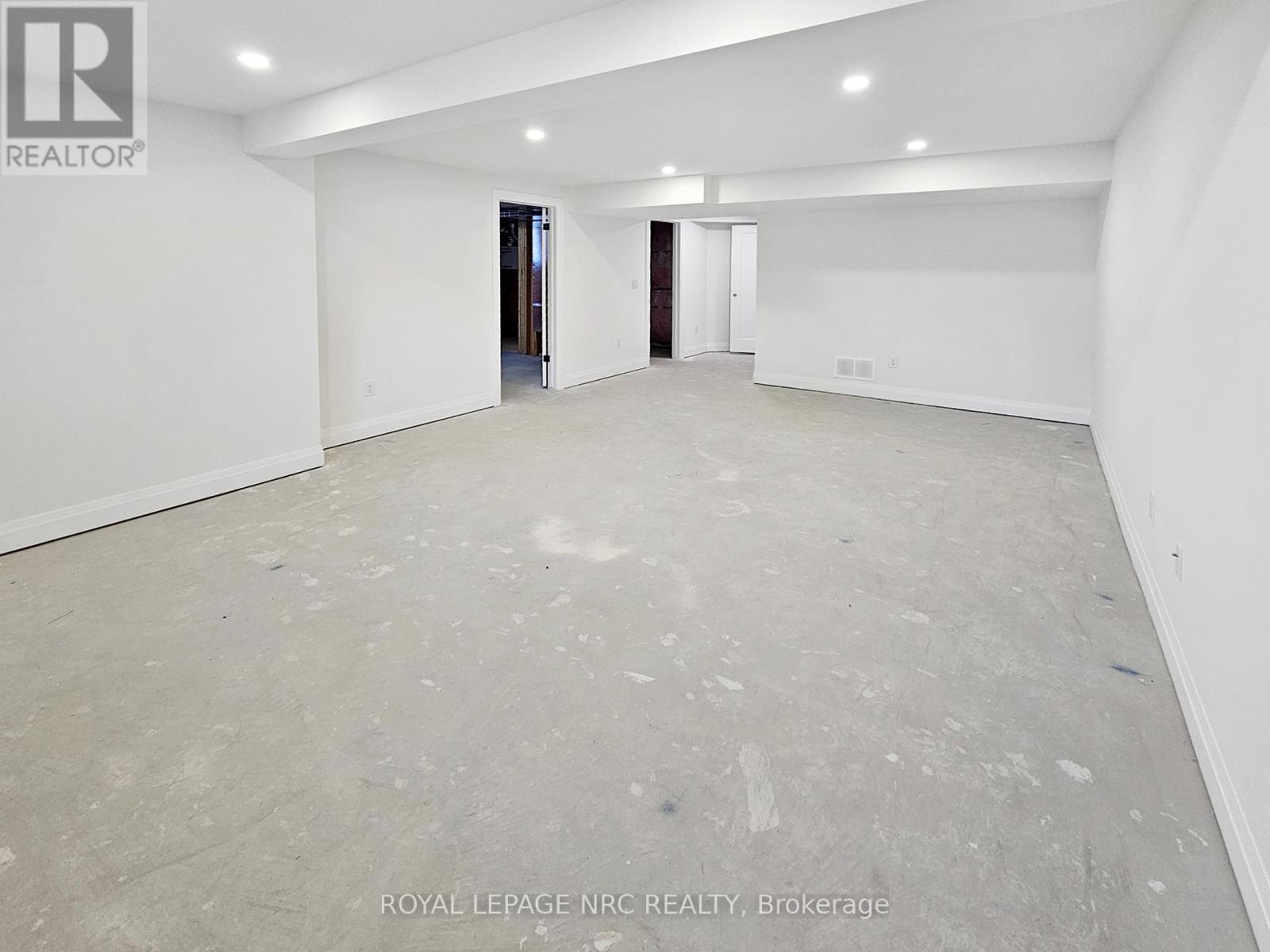 












4705 LEE AVENUE

,
Niagara Falls (Ascot),




Ontario
L2H1M7

