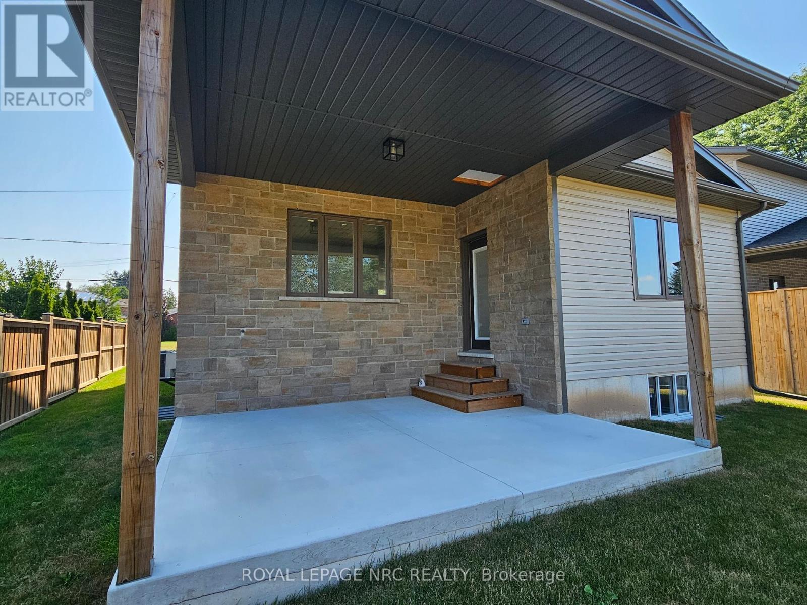 












4705 LEE AVENUE

,
Niagara Falls (Ascot),




Ontario
L2H1M7

