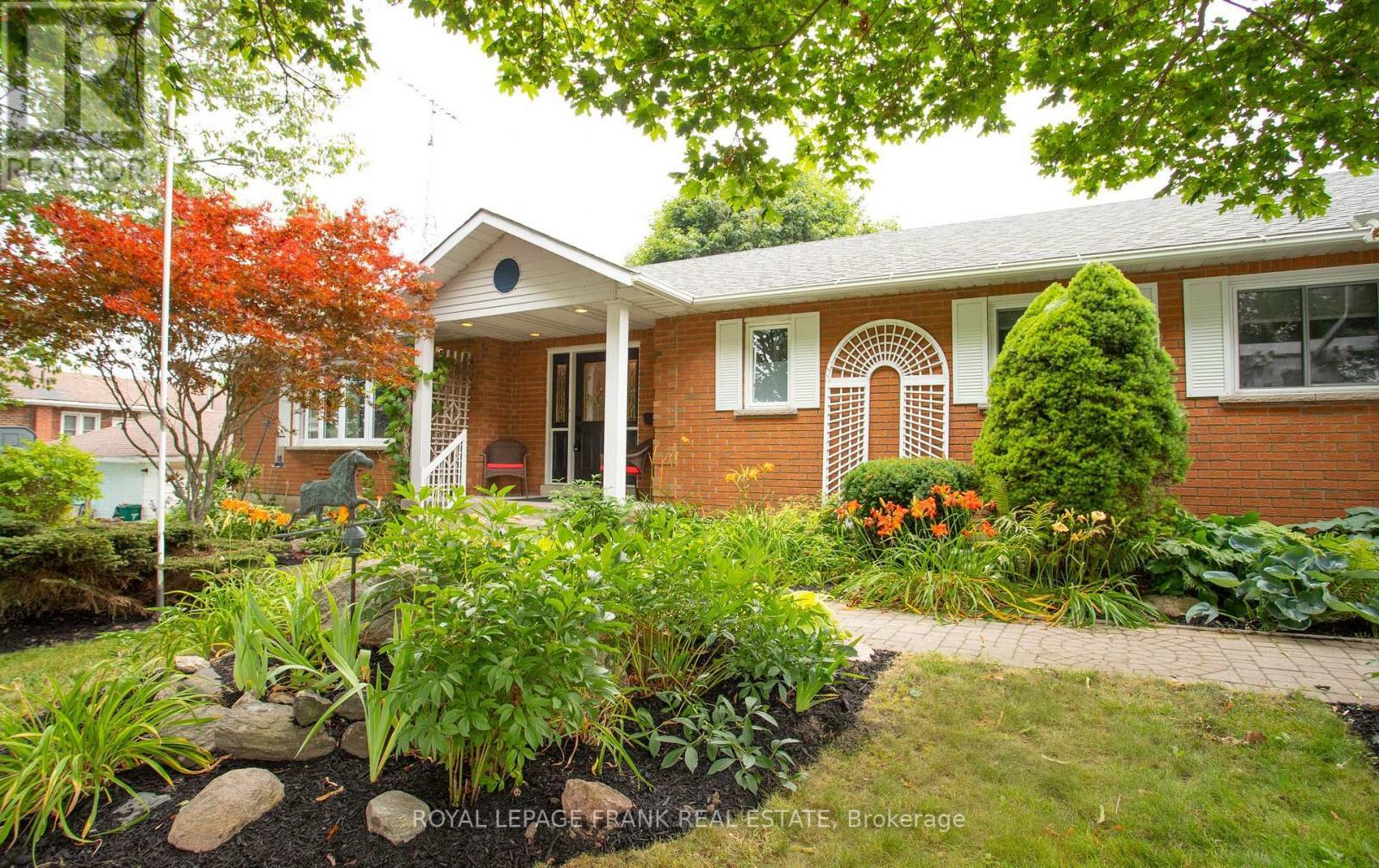 












24 KURVE INN ROAD

,
Clarington,




Ontario
L1B1L9

