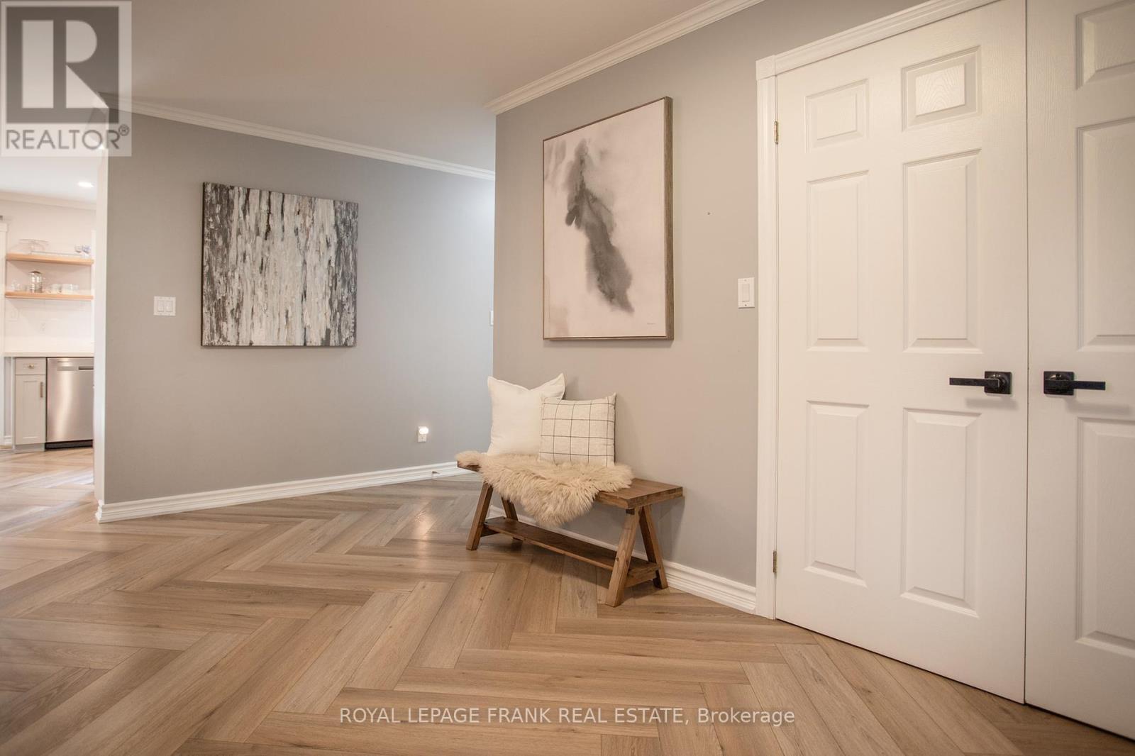 












24 KURVE INN ROAD

,
Clarington,




Ontario
L1B1L9

