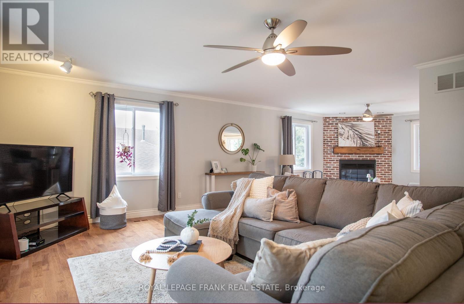 












24 KURVE INN ROAD

,
Clarington,




Ontario
L1B1L9

