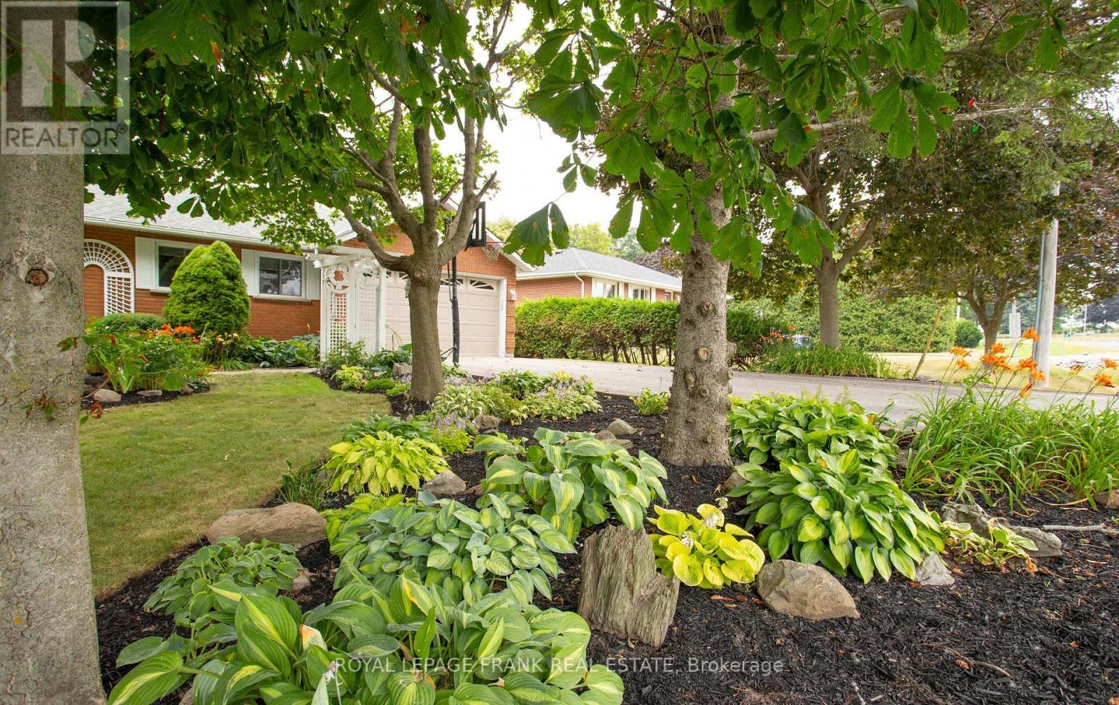 












24 KURVE INN ROAD

,
Clarington,




Ontario
L1B1L9

