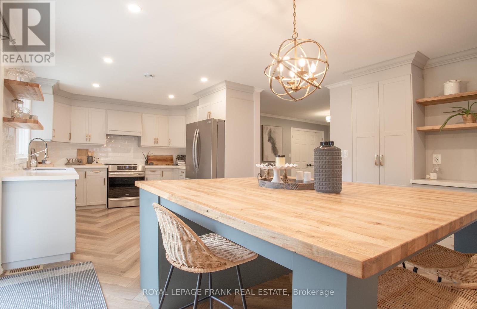 












24 KURVE INN ROAD

,
Clarington,




Ontario
L1B1L9

